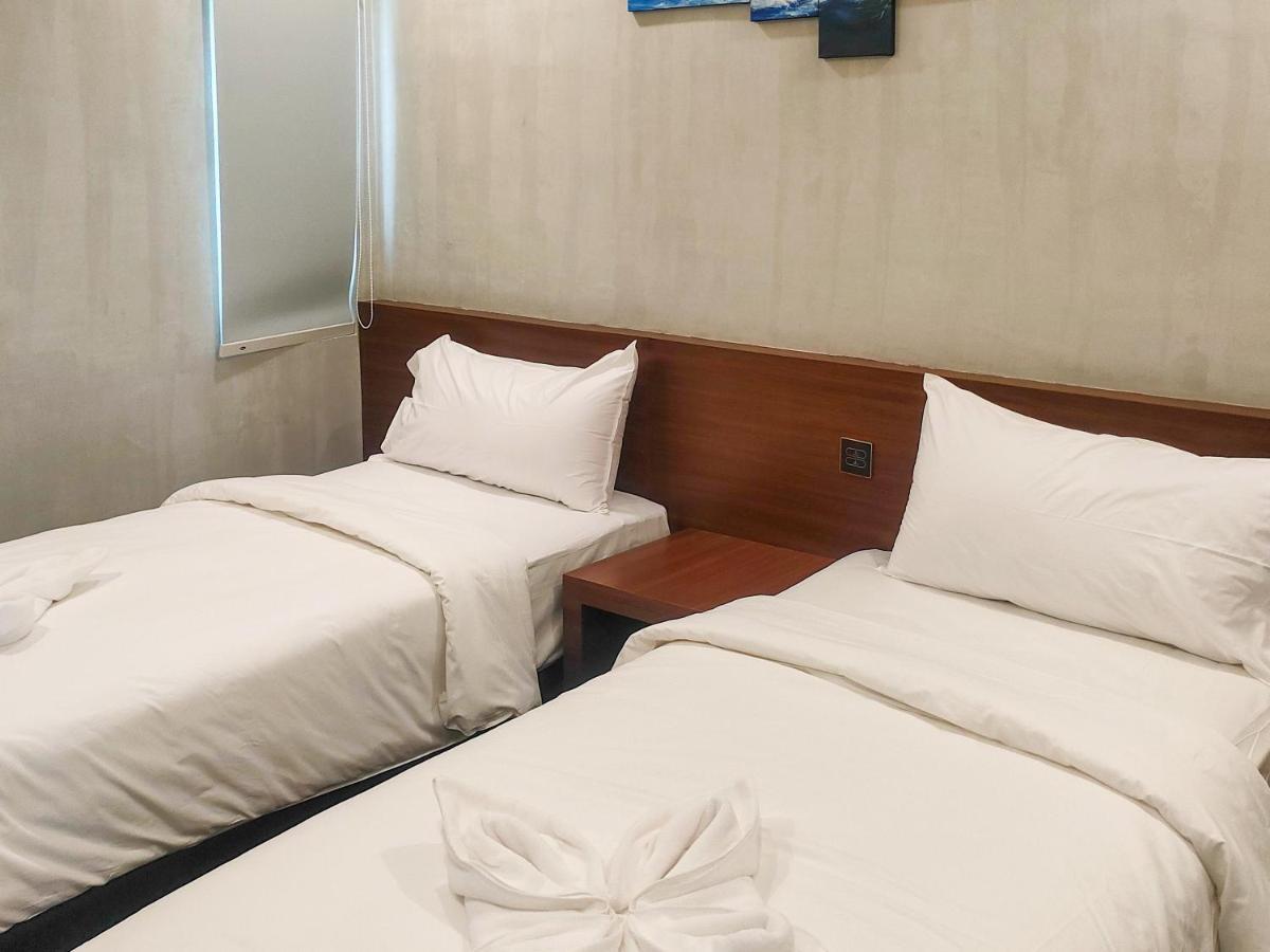 Travel Biz Hotel Medan Mitra Reddoorz Екстериор снимка
